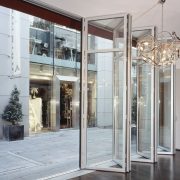 What Are the Benefits of Frameless Glass Doors