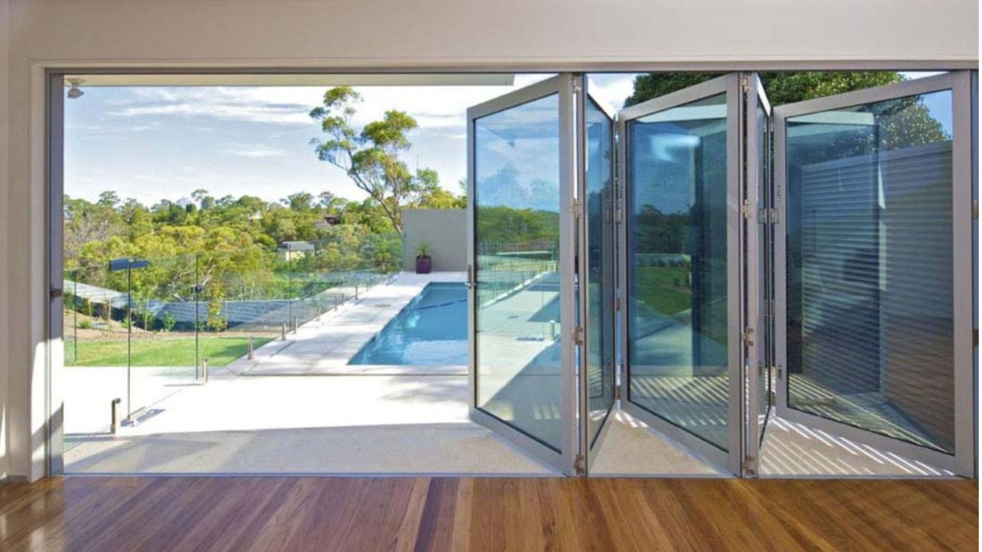 What Are the Benefits of Frameless Glass Doors